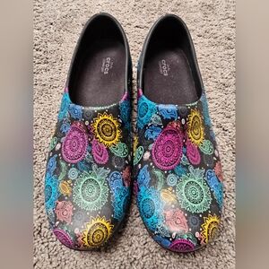 CROCS Neria Pro II Graphic Clog Women’s 11 W Black Colorful Paisley Dual Comfort